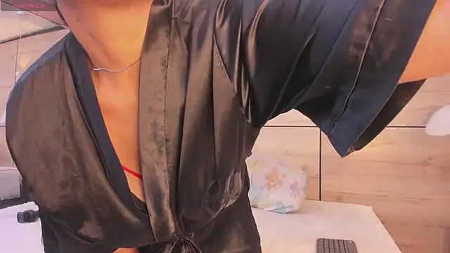 Snapshot of martina_touss chatting on 8, 4, 2026 martina touss online show from 8, 4, 2026