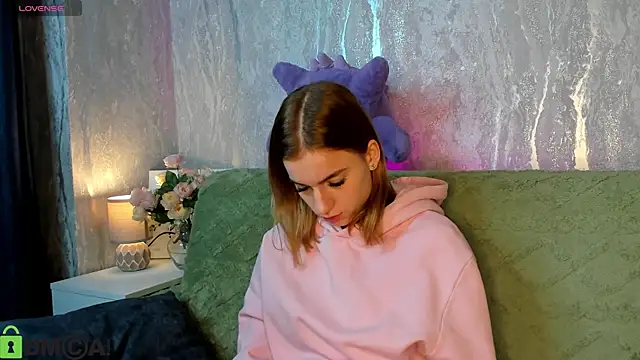 Snapshot of Stacey_Brown chatting on 19, 12, 2025 Stacey Brown online show from 19, 12, 2025