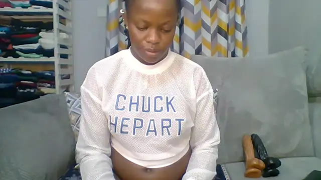 Petite 254 online show from 8, 10, 2025