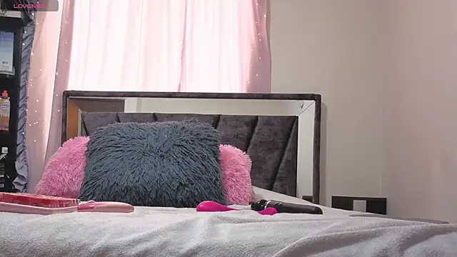 Hotsamantamature online show from 13, 11, 2025