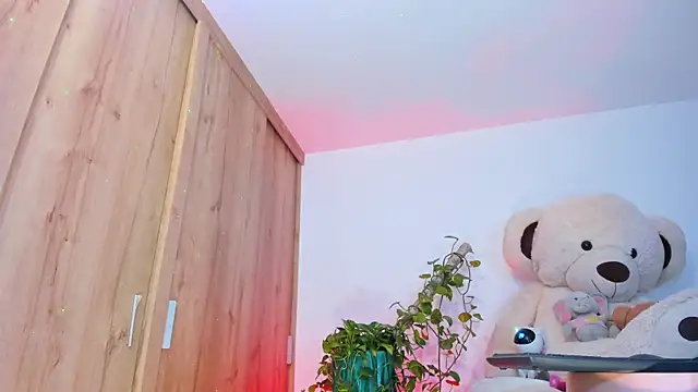 The queen of pleasure online show from 9, 10, 2025