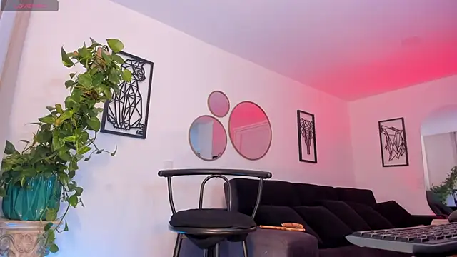 The queen of pleasure online show from 16, 2, 2026