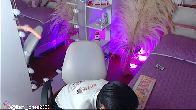 Jonesliam23 online show from 13, 12, 2025