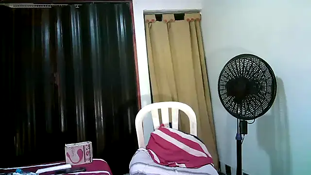 Snapshot of kimmiemm chatting on 10, 3, 2025 kimmiemm online show from 10, 3, 2025