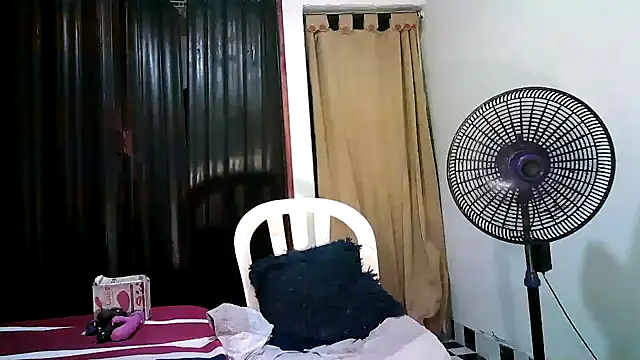 Snapshot of kimmiemm chatting on 2, 10, 2025 kimmiemm online show from 2, 10, 2025