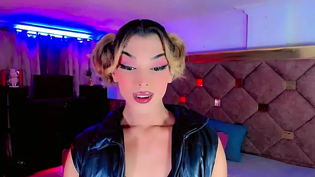 Snapshot of the-horus-girl chatting on 4, 10, 2025 the-horus-girl online show from 4, 10, 2025