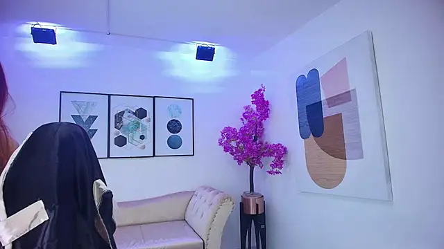 Tamara slimx online show from 15, 4, 2026