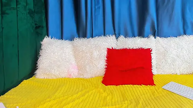 Kinky fazzy234 online show from 13, 1, 2025