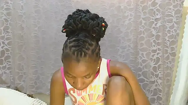 Snapshot of slim_girl02 chatting on 18, 6, 2026 slim girl02 online show from 18, 6, 2026