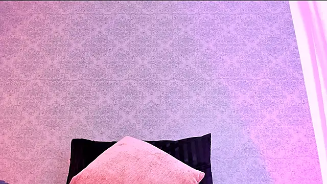 Snapshot of CatrinaRossi chatting on 6, 2, 2025 CatrinaRossi online show from 6, 2, 2025