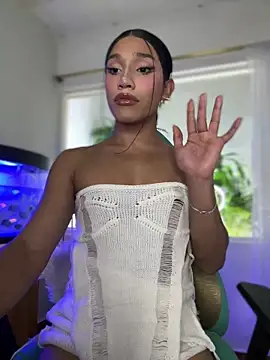 Snapshot of Emaa- chatting on 12, 11, 2025 Emaa- online show from 12, 11, 2025