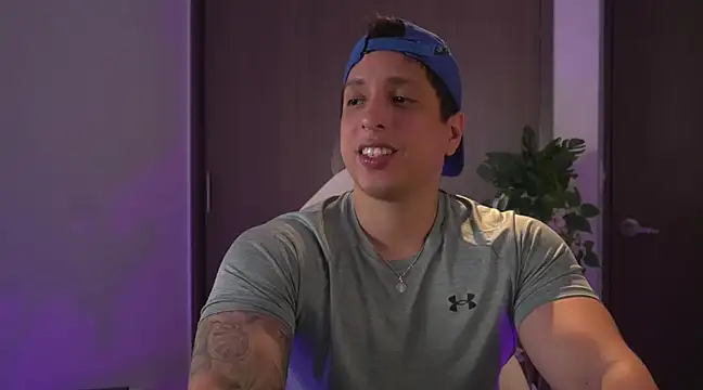 Snapshot of appolo_allen chatting on 4, 1, 2025 appolo allen online show from 4, 1, 2025