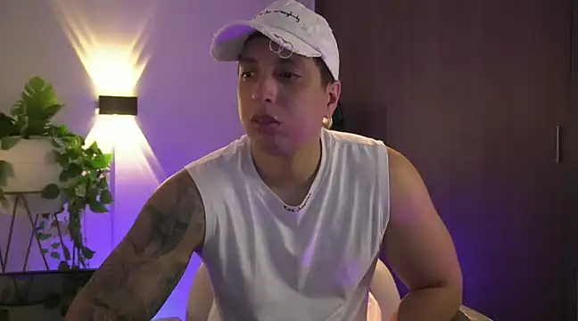 Snapshot of appolo_allen chatting on 4, 2, 2025 appolo allen online show from 4, 2, 2025