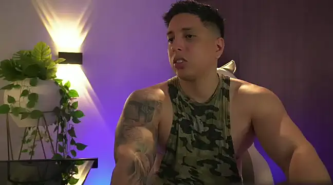 Snapshot of appolo_allen chatting on 5, 2, 2025 appolo allen online show from 5, 2, 2025