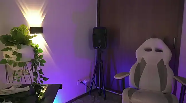 Snapshot of appolo_allen chatting on 15, 2, 2025 appolo allen online show from 15, 2, 2025