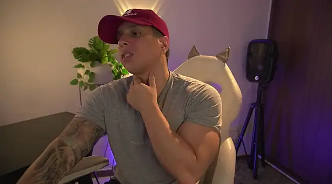 Snapshot of appolo_allen chatting on 4, 3, 2025 appolo allen online show from 4, 3, 2025