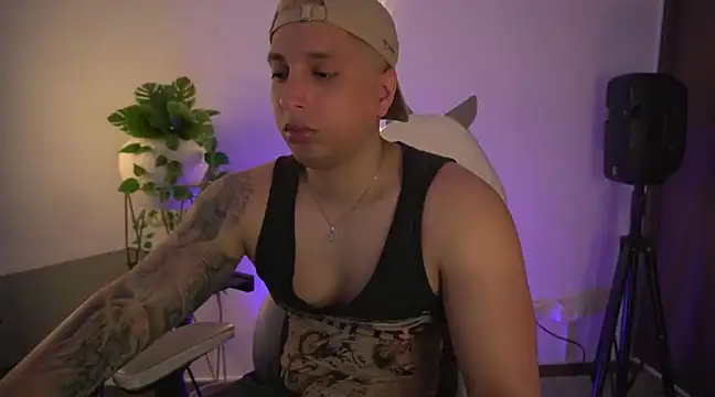 Snapshot of appolo_allen chatting on 9, 3, 2025 appolo allen online show from 9, 3, 2025