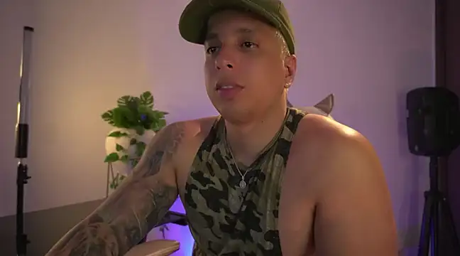 Snapshot of appolo_allen chatting on 11, 3, 2025 appolo allen online show from 11, 3, 2025