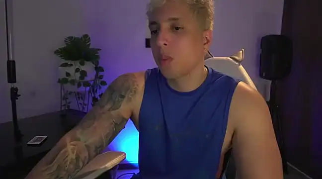 Snapshot of appolo_allen chatting on 18, 3, 2025 appolo allen online show from 18, 3, 2025