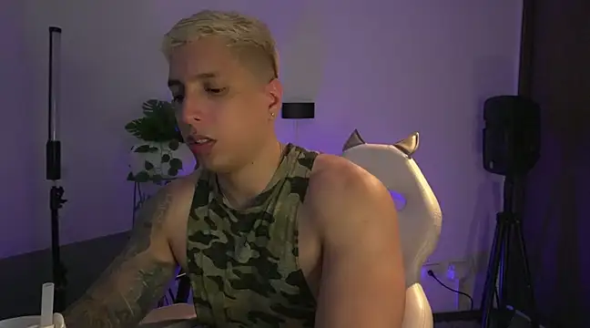 Snapshot of appolo_allen chatting on 21, 3, 2025 appolo allen online show from 21, 3, 2025