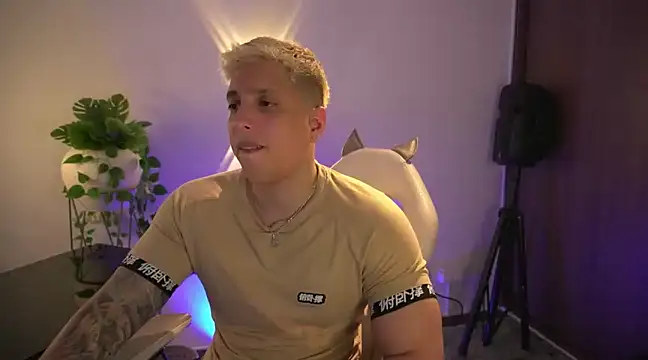 Snapshot of appolo_allen chatting on 22, 3, 2025 appolo allen online show from 22, 3, 2025