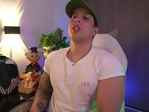 Snapshot of appolo_allen chatting on 10, 9, 2025 appolo allen online show from 10, 9, 2025