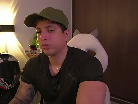 Snapshot of appolo_allen chatting on 10, 9, 2025 appolo allen online show from 10, 9, 2025