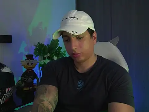 Snapshot of appolo_allen chatting on 13, 9, 2025 appolo allen online show from 13, 9, 2025