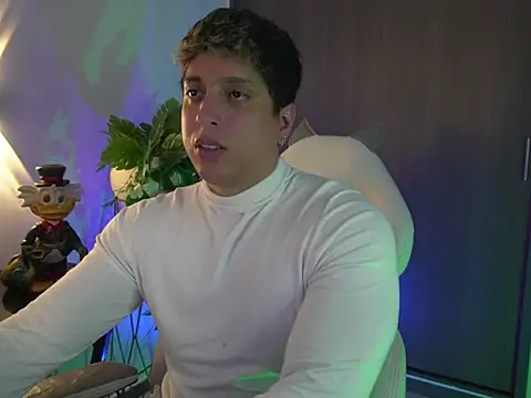 Snapshot of appolo_allen chatting on 15, 9, 2025 appolo allen online show from 15, 9, 2025