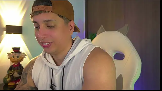 Snapshot of appolo_allen chatting on 24, 10, 2025 appolo allen online show from 24, 10, 2025