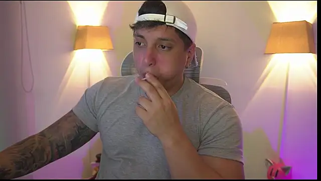 Snapshot of appolo_allen chatting on 2, 12, 2025 appolo allen online show from 2, 12, 2025