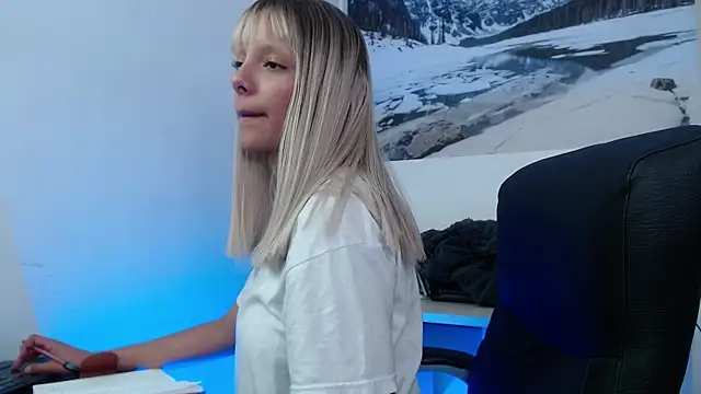 Snapshot of peyton_golden1 chatting on 19, 12, 2025 peyton golden1 online show from 19, 12, 2025