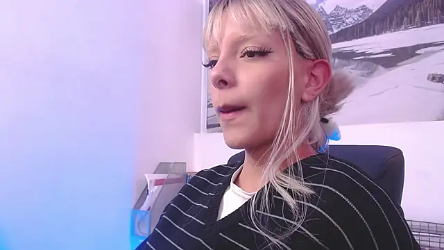 Snapshot of peyton_golden1 chatting on 23, 12, 2025 peyton golden1 online show from 23, 12, 2025