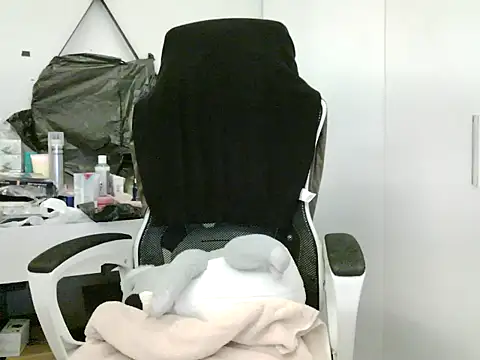 Yin-girl online show from 16, 10, 2025