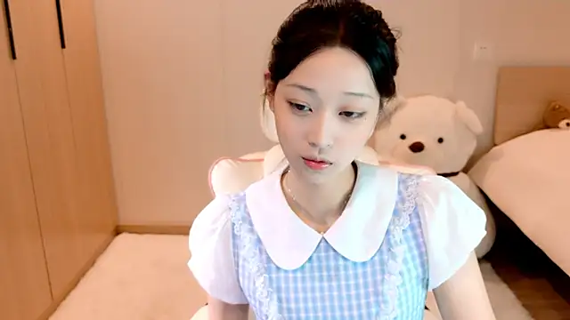 Snapshot of Xueb_J chatting on 12, 12, 2024 Xueb J online show from 12, 12, 2024