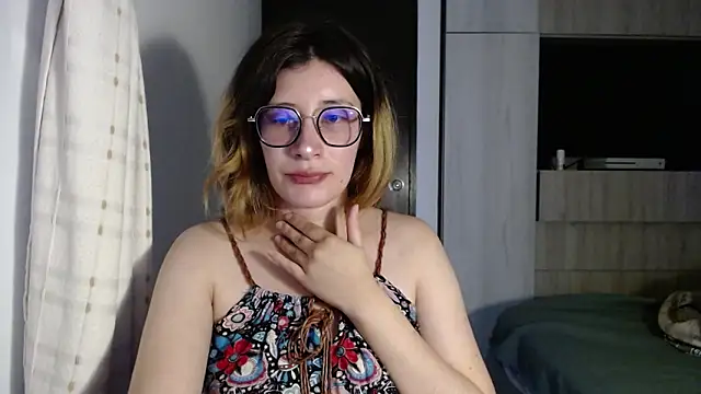 Snapshot of mariana124- chatting on 13, 12, 2024 mariana124- online show from 13, 12, 2024