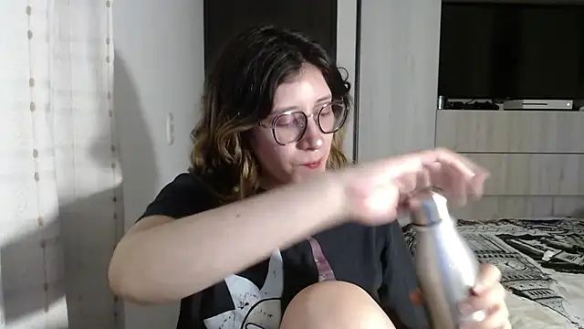 Snapshot of mariana124- chatting on 18, 12, 2024 mariana124- online show from 18, 12, 2024