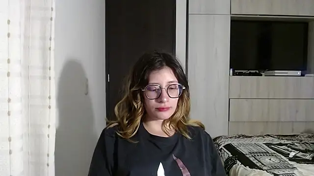 Snapshot of mariana124- chatting on 18, 12, 2024 mariana124- online show from 18, 12, 2024