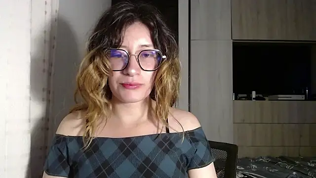 Snapshot of mariana124- chatting on 20, 12, 2024 mariana124- online show from 20, 12, 2024