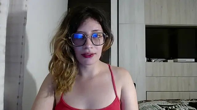 Snapshot of mariana124- chatting on 30, 12, 2024 mariana124- online show from 30, 12, 2024