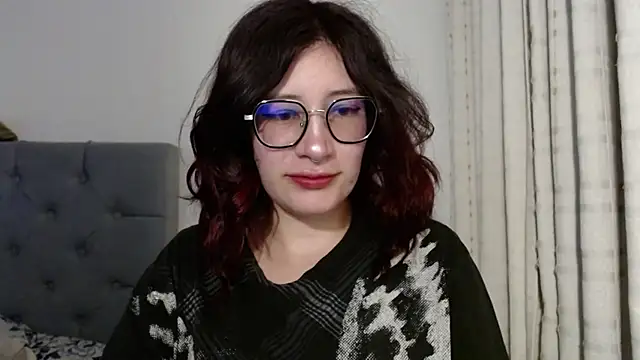 Snapshot of mariana124- chatting on 2, 1, 2025 mariana124- online show from 2, 1, 2025