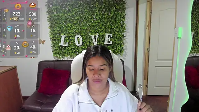 Snapshot of Enma__clark chatting on 21, 12, 2024 Enma clark online show from 21, 12, 2024