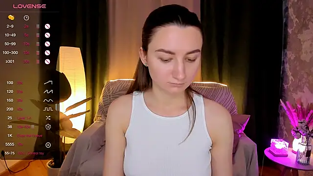 Snapshot of annacooleman chatting on 8, 10, 2025 annacooleman online show from 8, 10, 2025