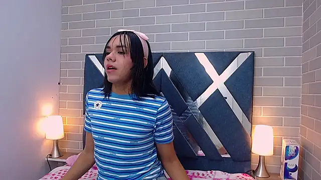 Snapshot of AndreaGil_ chatting on 30, 12, 2024 AndreaGil online show from 30, 12, 2024