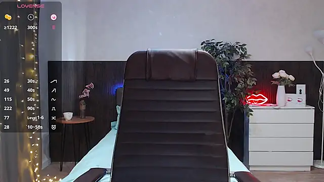 Snapshot of Cutie_Annie chatting on 5, 3, 2025 Cutie Annie online show from 5, 3, 2025