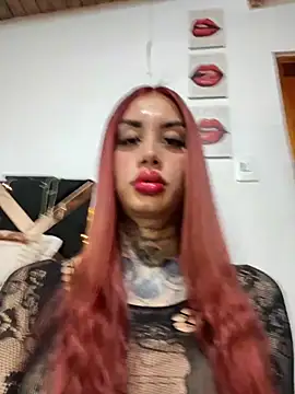 Snapshot of Zaratattoox chatting on 13, 11, 2025 Zaratattoox online show from 13, 11, 2025