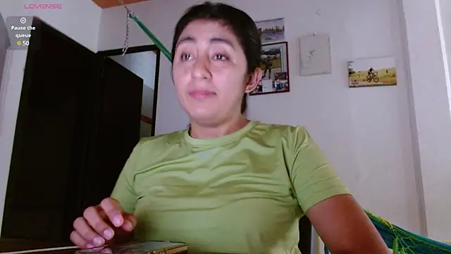 Snapshot of danna_peterson1 chatting on 5, 3, 2025 danna peterson1 online show from 5, 3, 2025