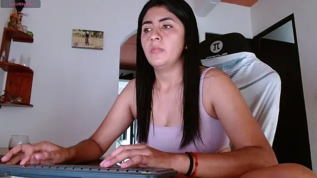 Snapshot of danna_peterson1 chatting on 11, 3, 2025 danna peterson1 online show from 11, 3, 2025