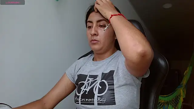 Snapshot of danna_peterson1 chatting on 23, 10, 2025 danna peterson1 online show from 23, 10, 2025