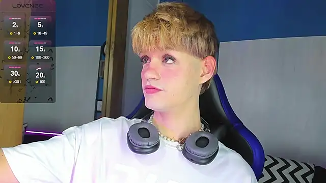 Snapshot of VladHellsing4 chatting on 23, 10, 2025 VladHellsing4 online show from 23, 10, 2025